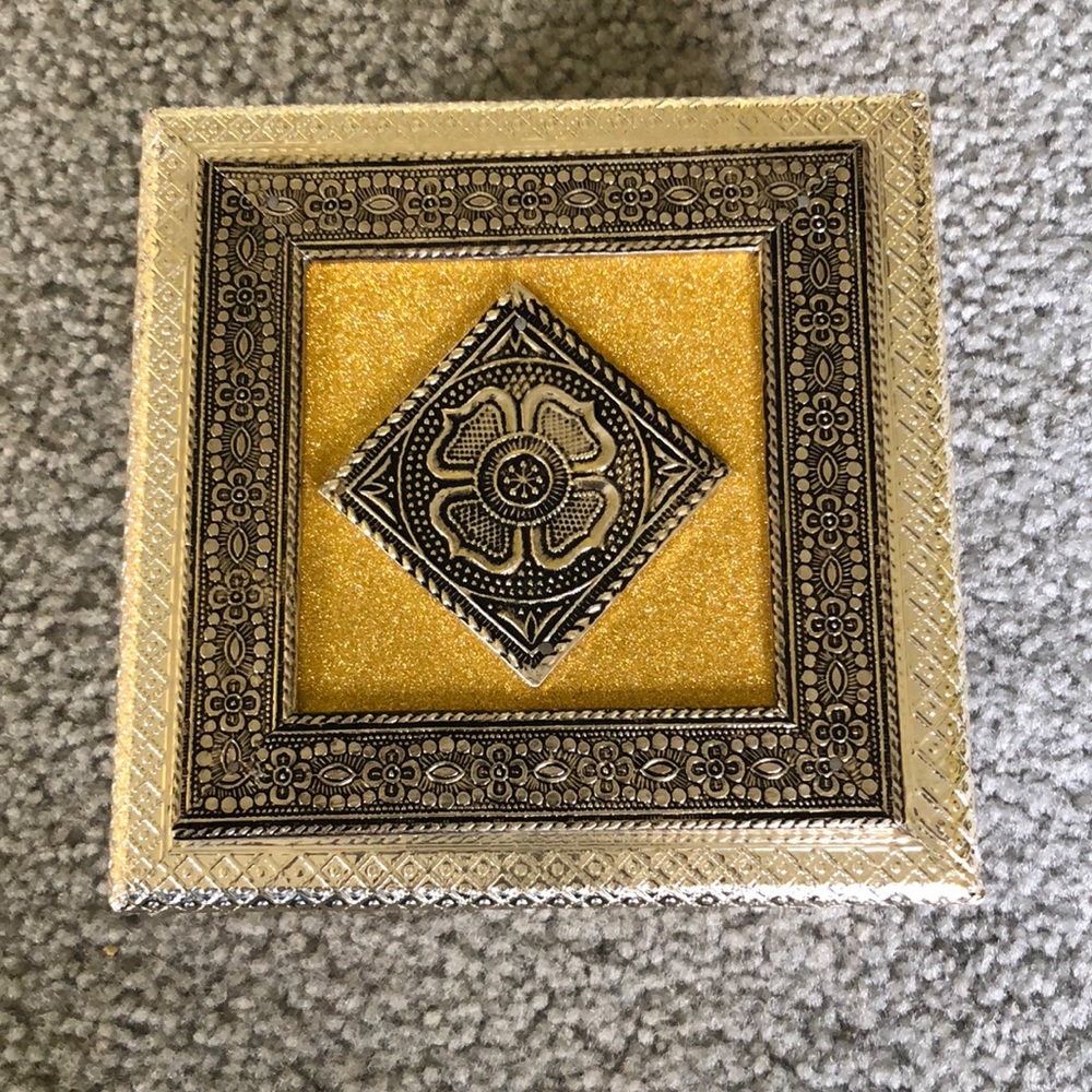 Jewelry box